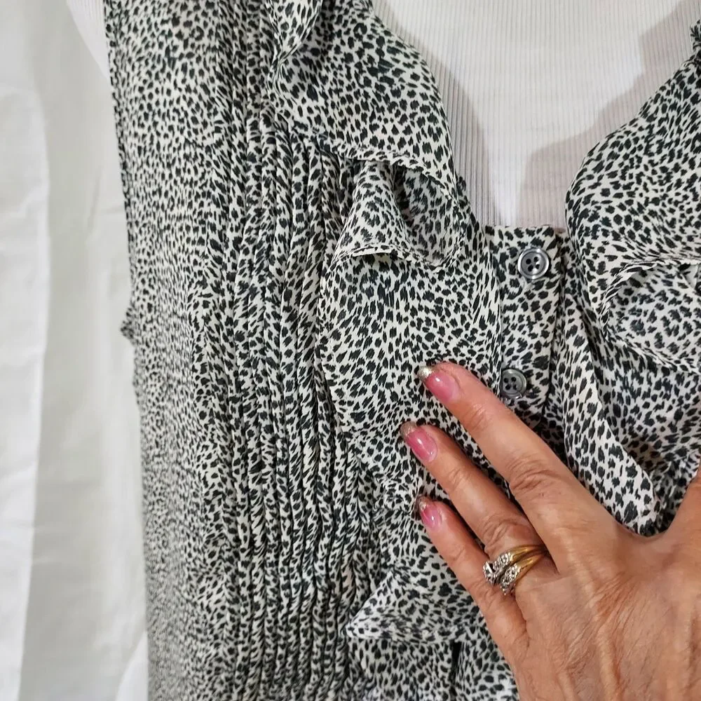 Banana Republic Monochrome Ruffle Blouse - Picture 4 of 13